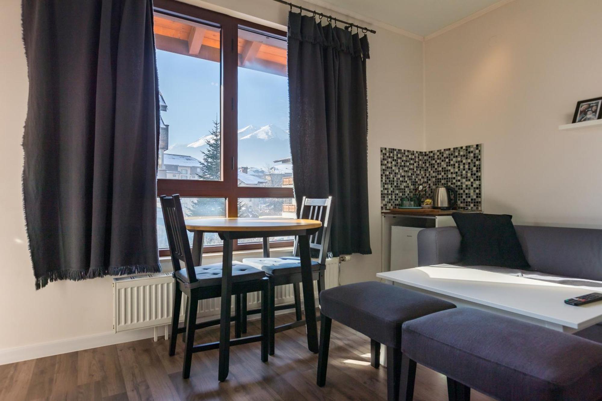 Refurbished Studios, Mountain View Balconies, Minutes From Gondola バンスコ エクステリア 写真