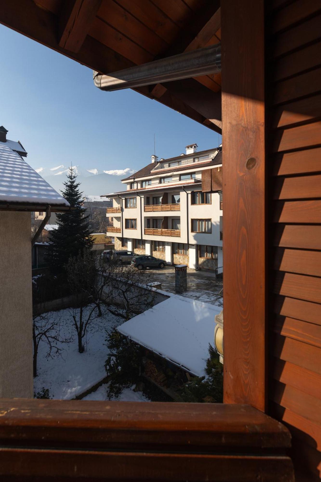 Refurbished Studios, Mountain View Balconies, Minutes From Gondola バンスコ エクステリア 写真